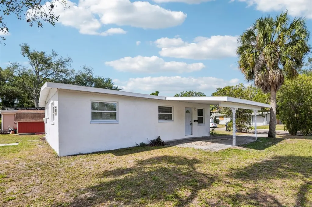 225 SE Jefferson Circle N St Petersburg FL 33703