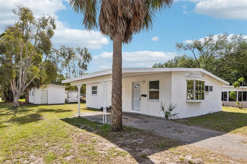 225 SE Jefferson Circle N St Petersburg FL 33703