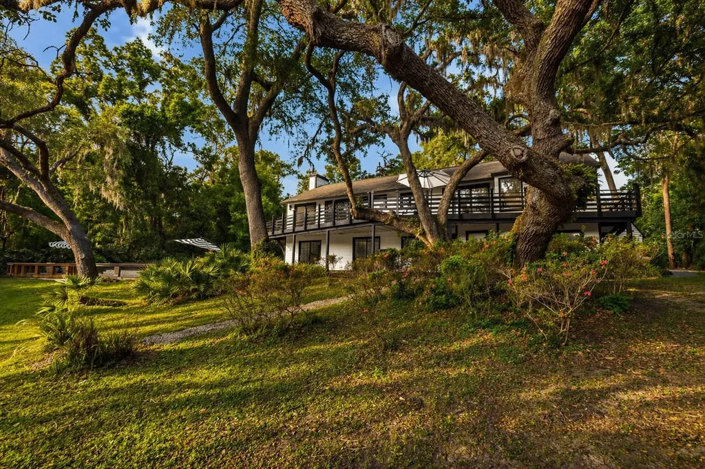 900 Oak Hollow Place Brandon FL 33510