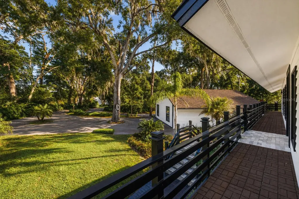900 Oak Hollow Place Brandon FL 33510