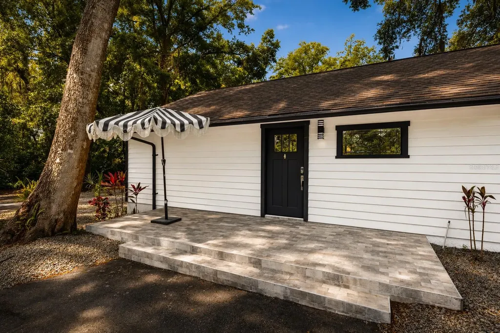 900 Oak Hollow Place Brandon FL 33510