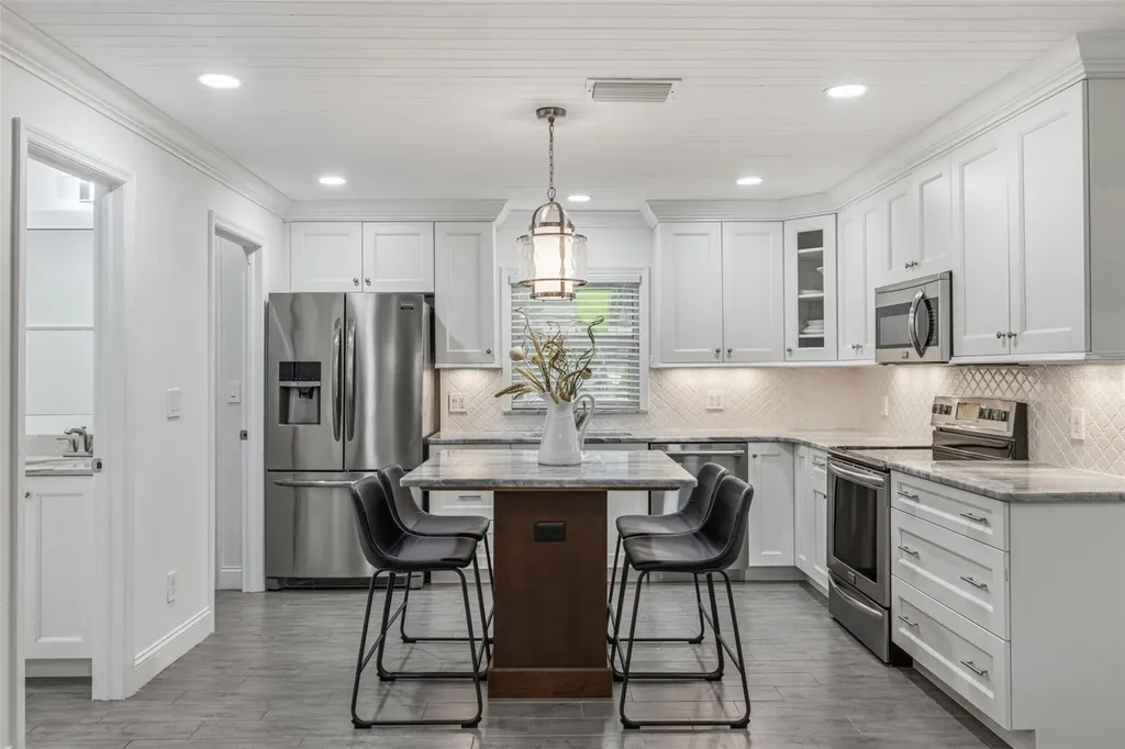 900 Oak Hollow Place Brandon FL 33510