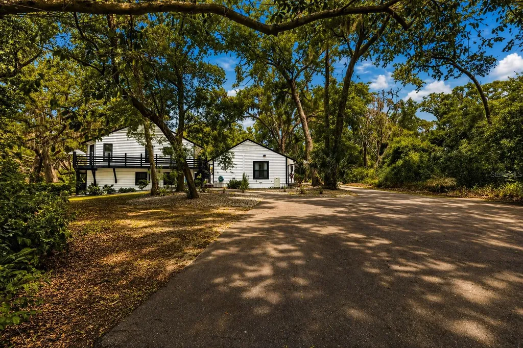 900 Oak Hollow Place Brandon FL 33510