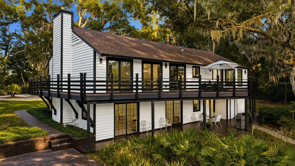 900 Oak Hollow Place Brandon FL 33510