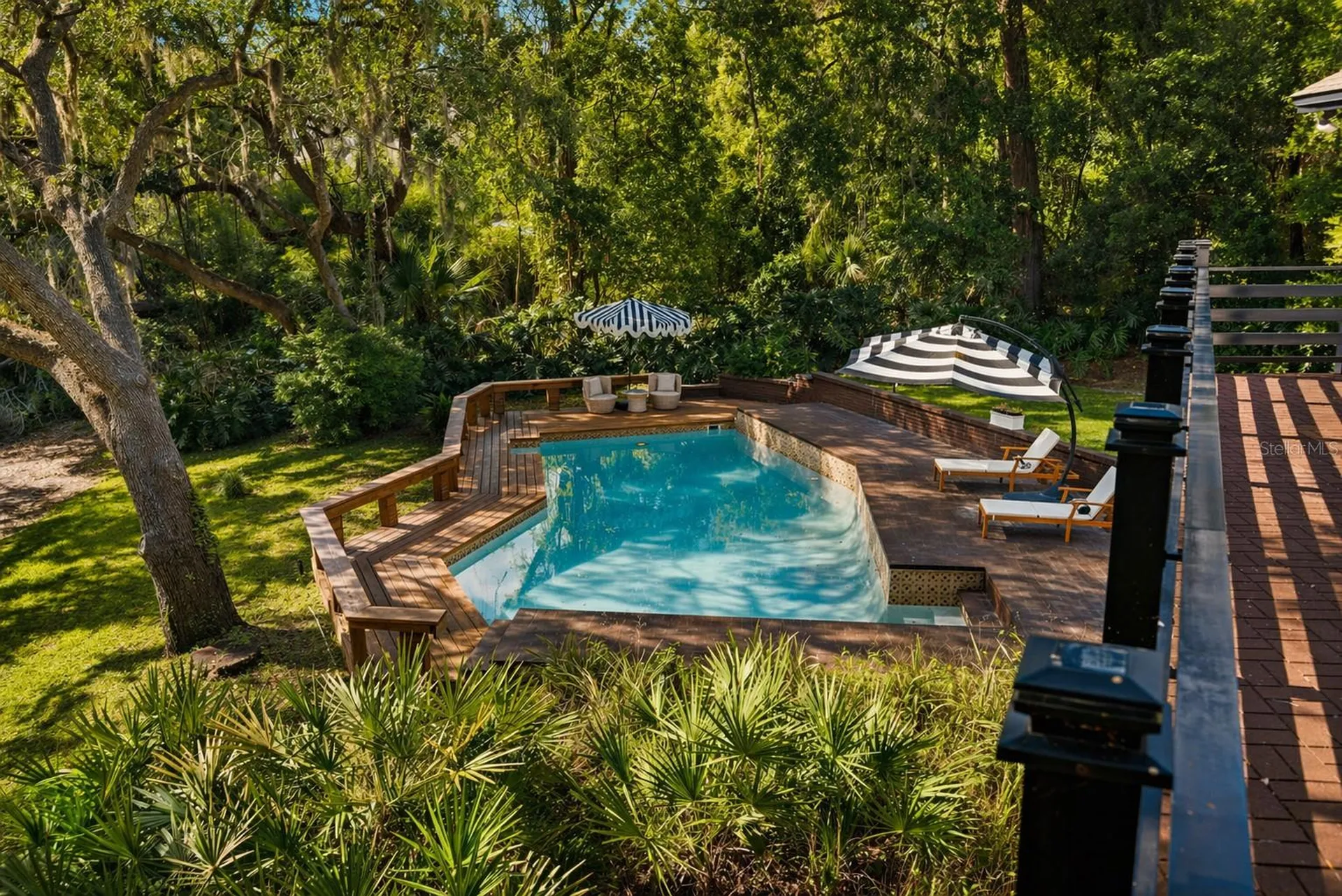 900 Oak Hollow Place Brandon FL 33510