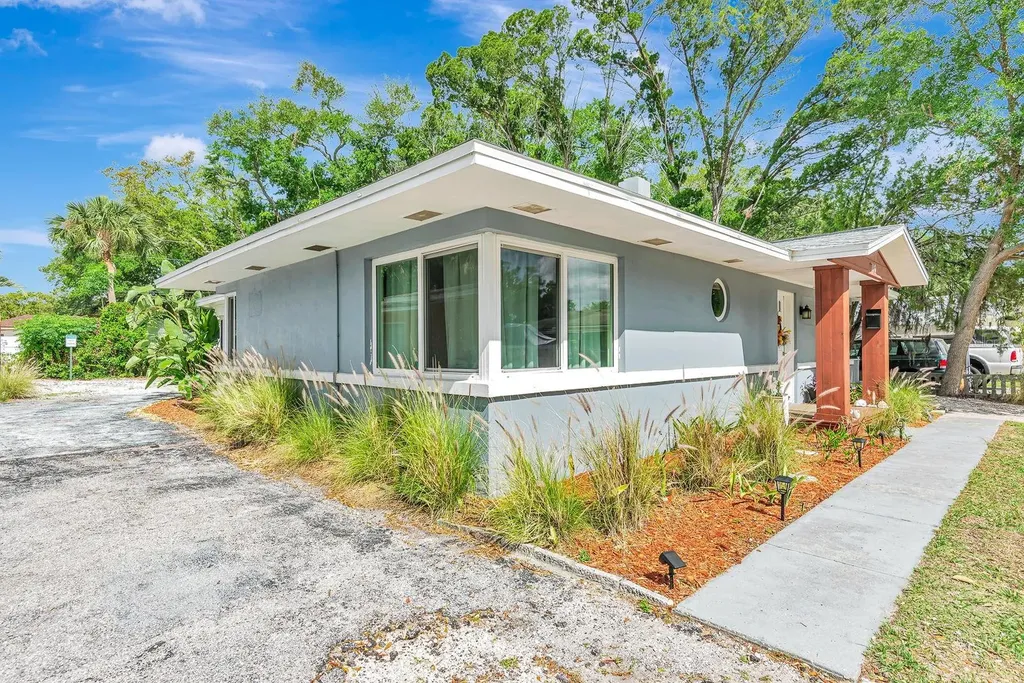 710 31st Street W Bradenton FL 34205