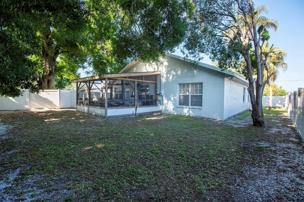 519 51st Street W Bradenton FL 34209