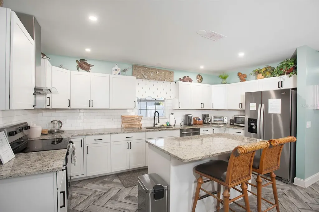 519 51st Street W Bradenton FL 34209