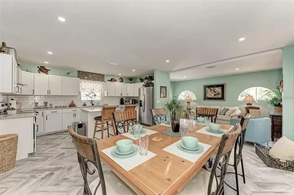 519 51st Street W Bradenton FL 34209