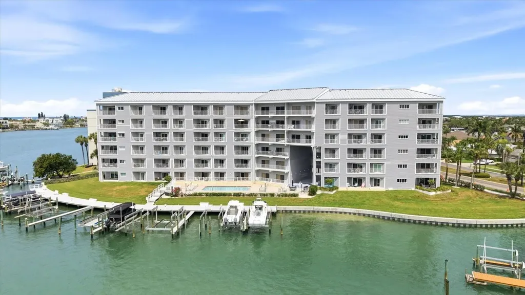 610 Island Way Clearwater Beach FL 33767