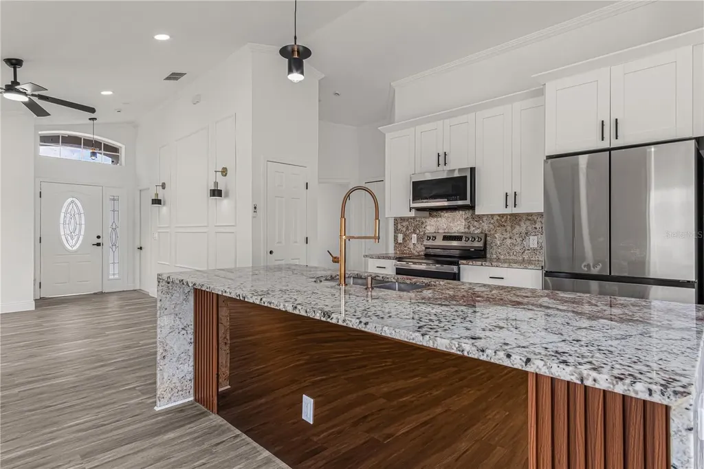 2402 Avalon Court Kissimmee FL 34743
