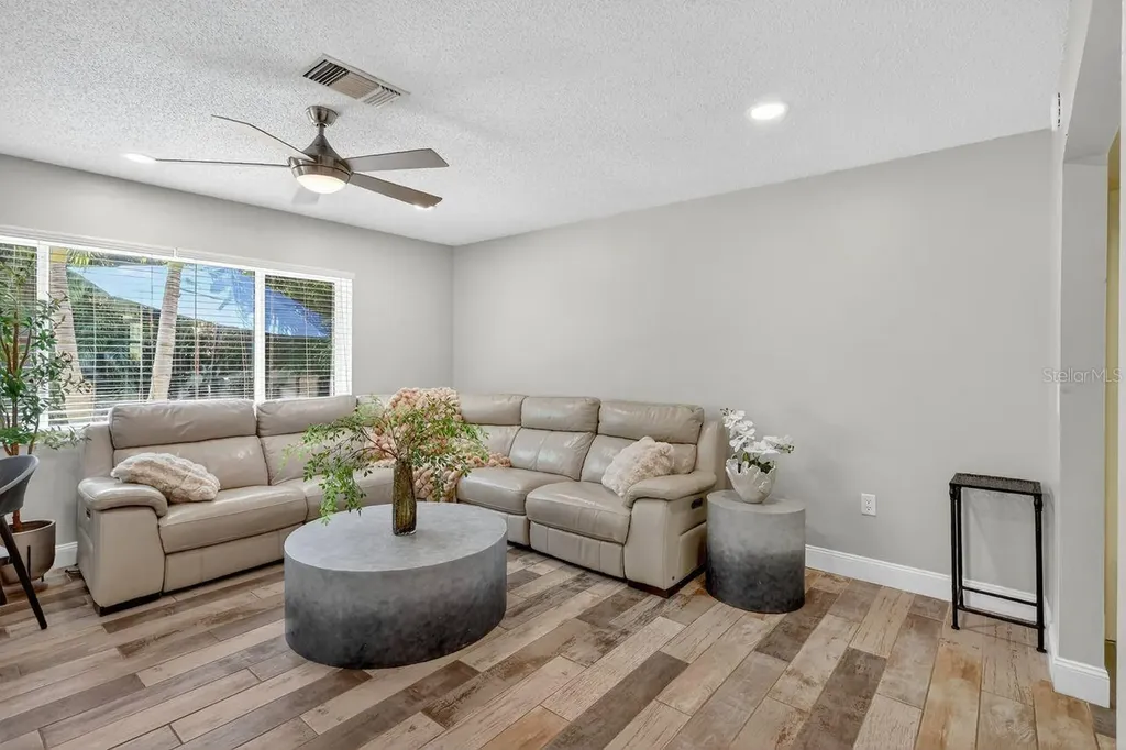 1884 Southpointe Drive Sarasota FL 34231