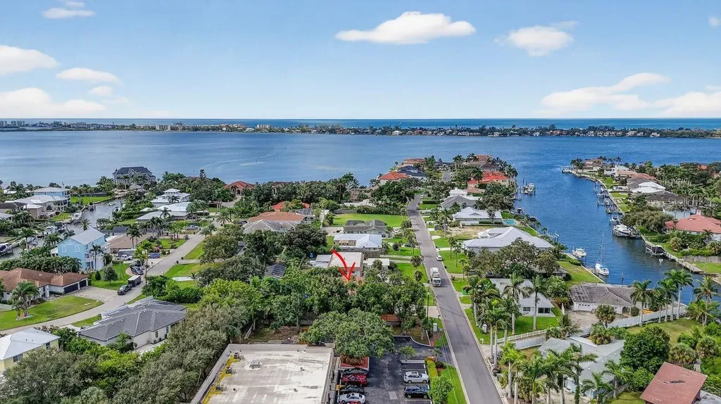 1884 Southpointe Drive Sarasota FL 34231