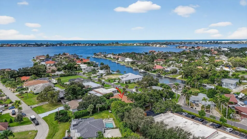 1884 Southpointe Drive Sarasota FL 34231