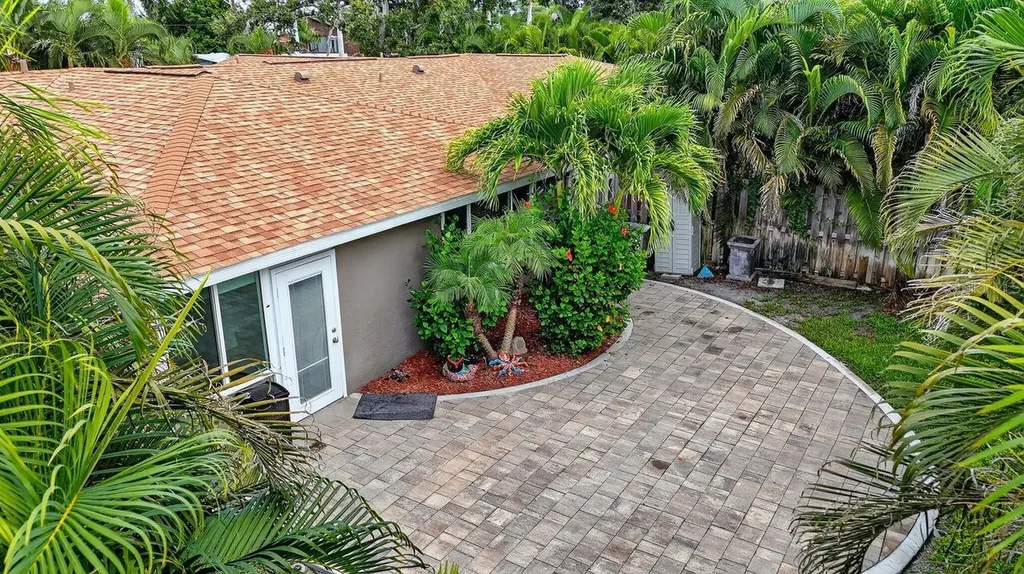 1884 Southpointe Drive Sarasota FL 34231