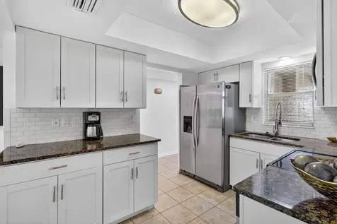1884 Southpointe Drive Sarasota FL 34231