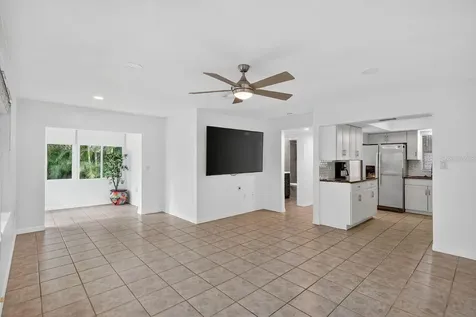 1884 Southpointe Drive Sarasota FL 34231