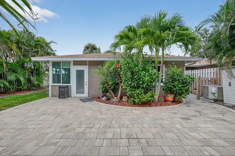 1884 Southpointe Drive Sarasota FL 34231