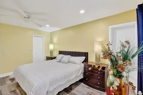 1884 Southpointe Drive Sarasota FL 34231