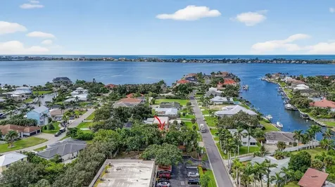 1884 Southpointe Drive Sarasota FL 34231