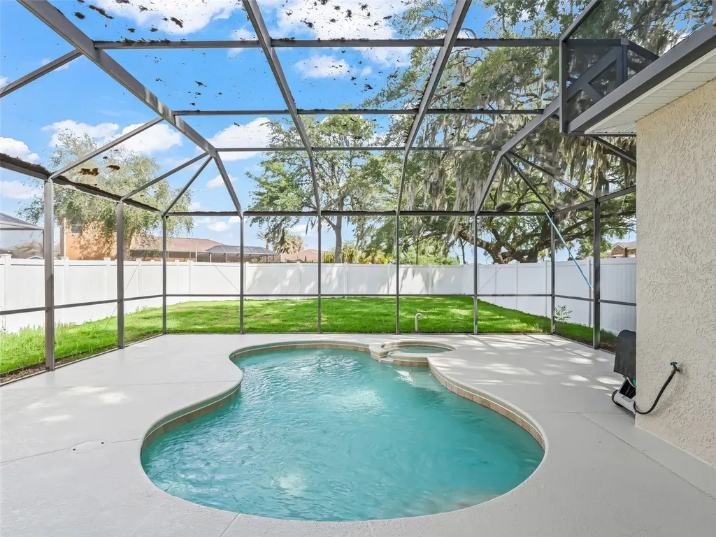 4942 NE 123rd Lane Oxford FL 34484