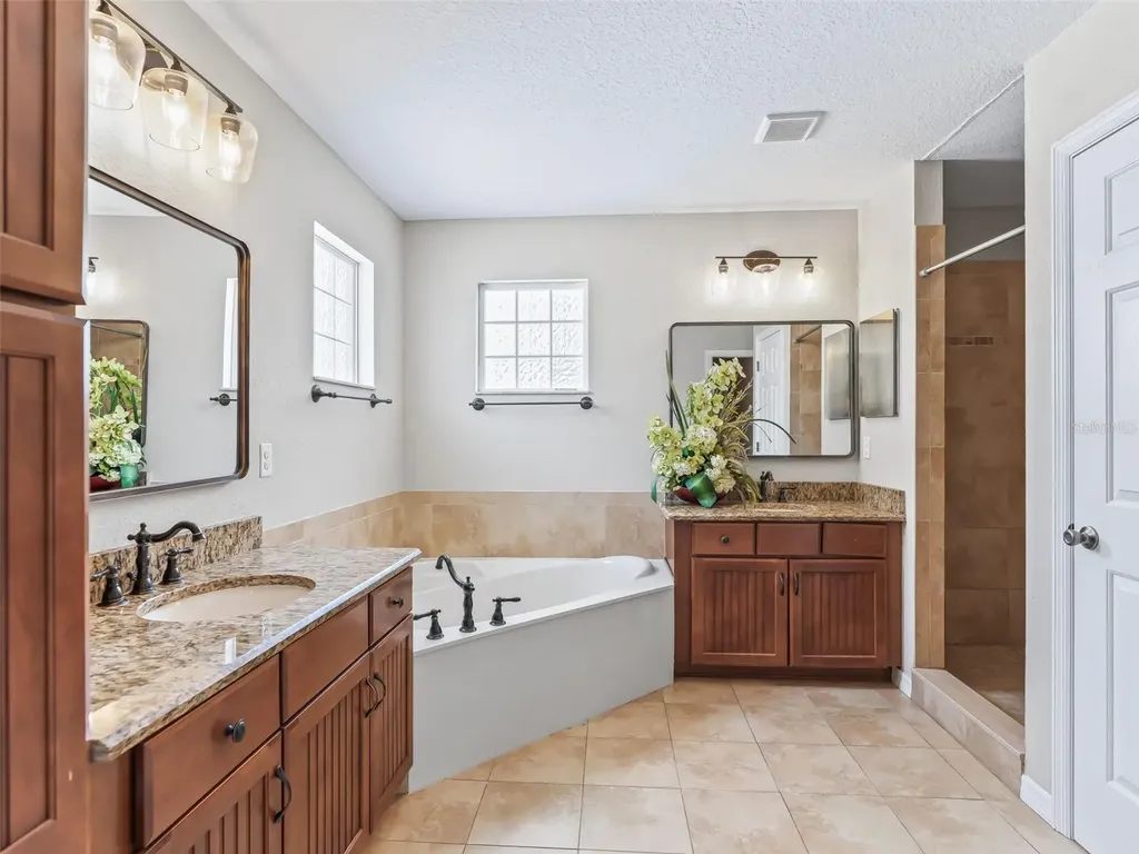 4942 NE 123rd Lane Oxford FL 34484