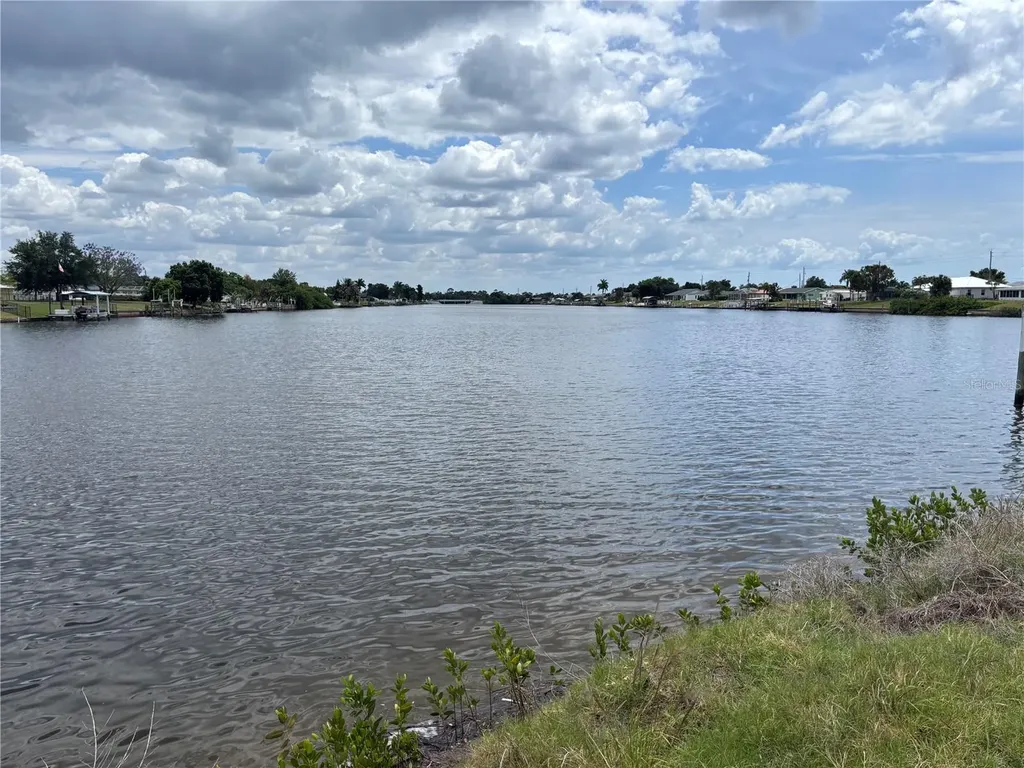 729 Crestview Circle NW Port Charlotte FL 33948