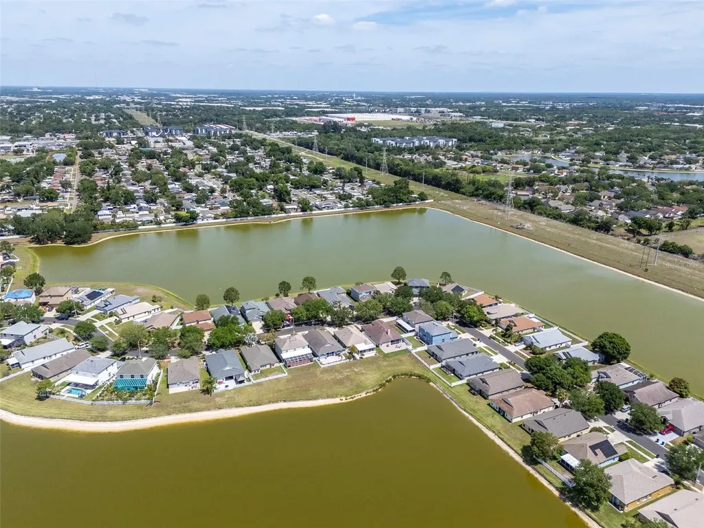 8408 Canterbury Lake Boulevard Tampa FL 33619