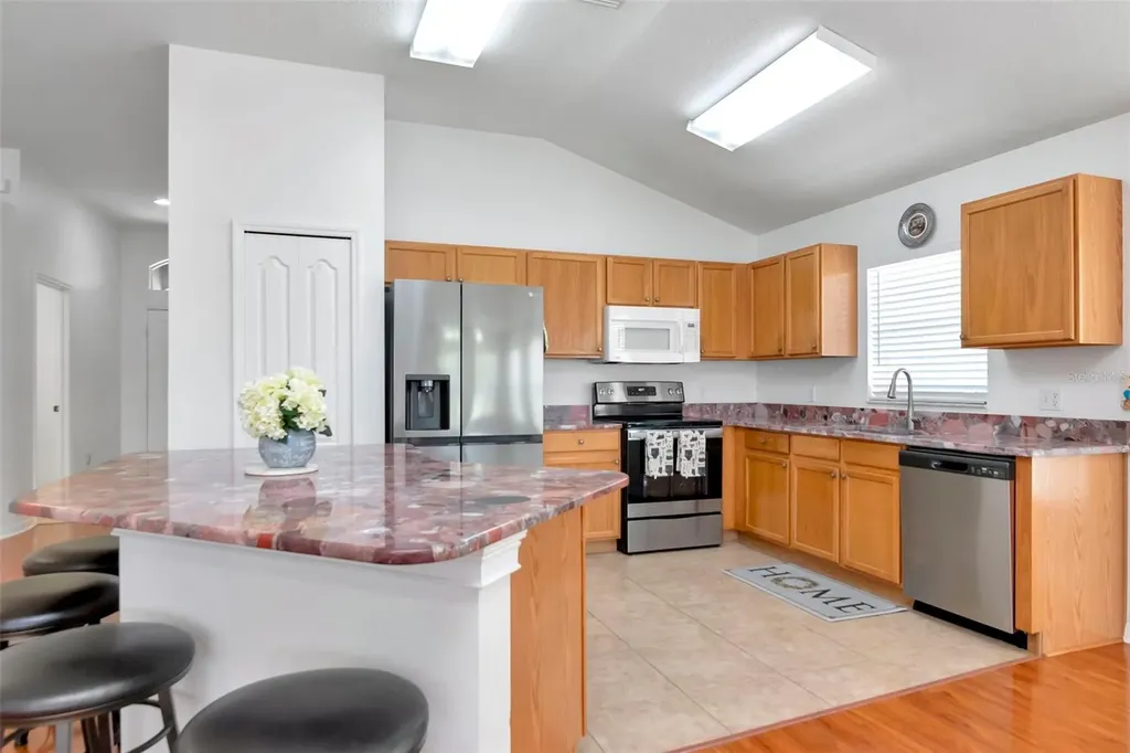 8408 Canterbury Lake Boulevard Tampa FL 33619