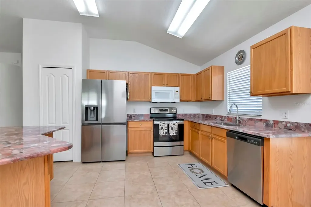 8408 Canterbury Lake Boulevard Tampa FL 33619