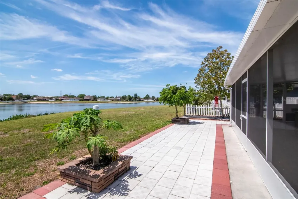 8408 Canterbury Lake Boulevard Tampa FL 33619