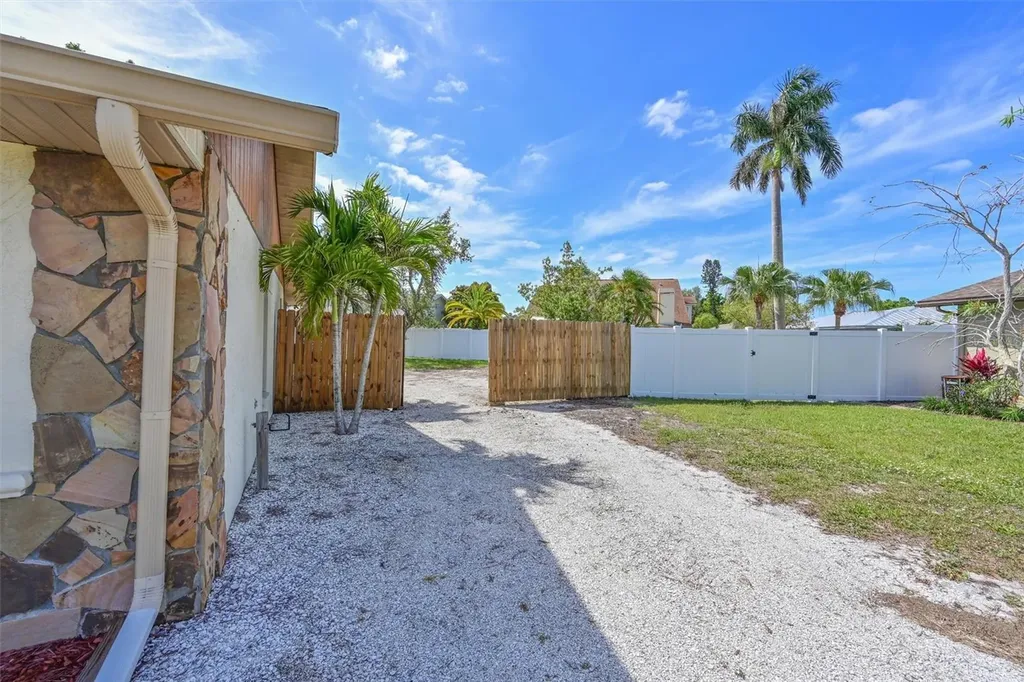 8103 13th Avenue NW Bradenton FL 34209