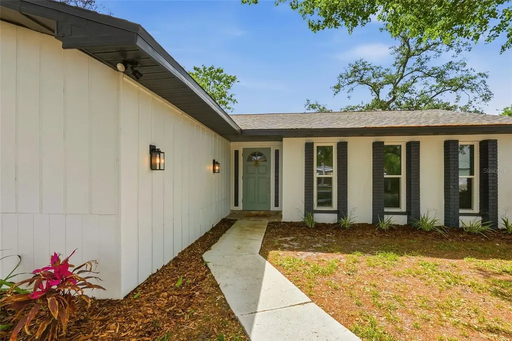 9516 Merrimoor Boulevard Seminole FL 33777
