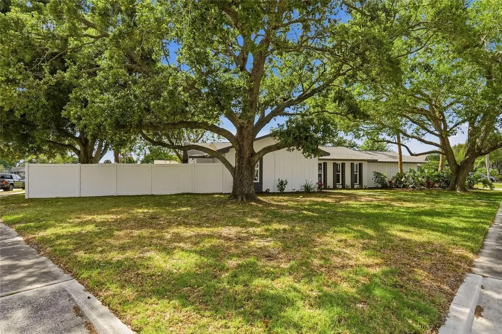 9516 Merrimoor Boulevard Seminole FL 33777