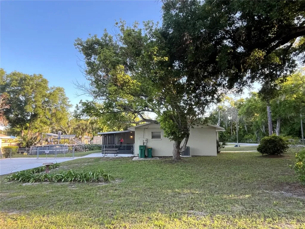 407 Poinsettia Avenue Fruitland Park FL 34731