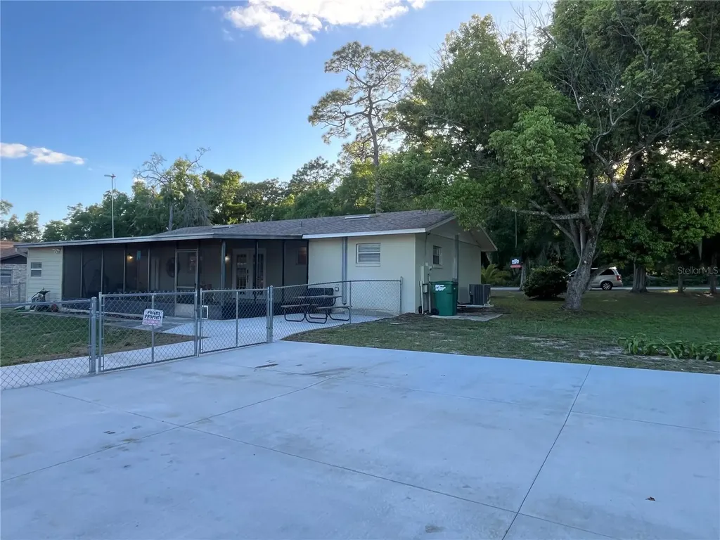 407 Poinsettia Avenue Fruitland Park FL 34731