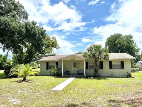 407 Poinsettia Avenue Fruitland Park FL 34731