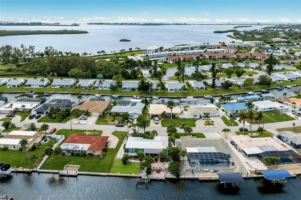 5007 Bimini Drive Bradenton FL 34210