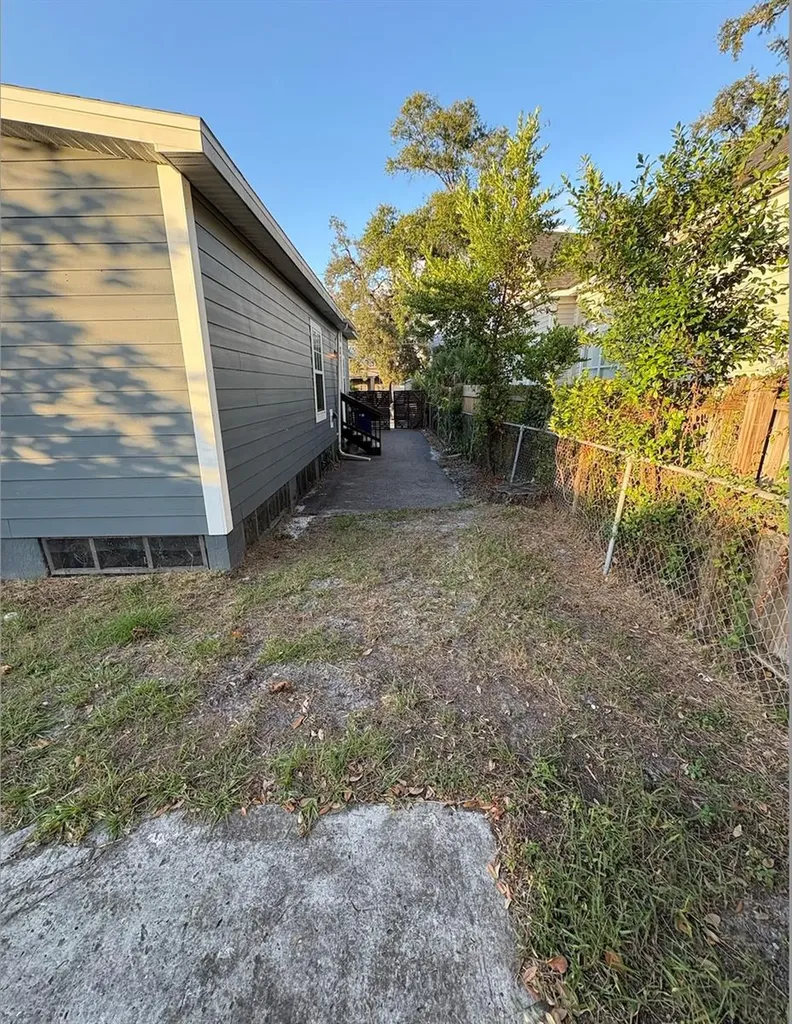2330 W Saint Louis Street Tampa FL 33607