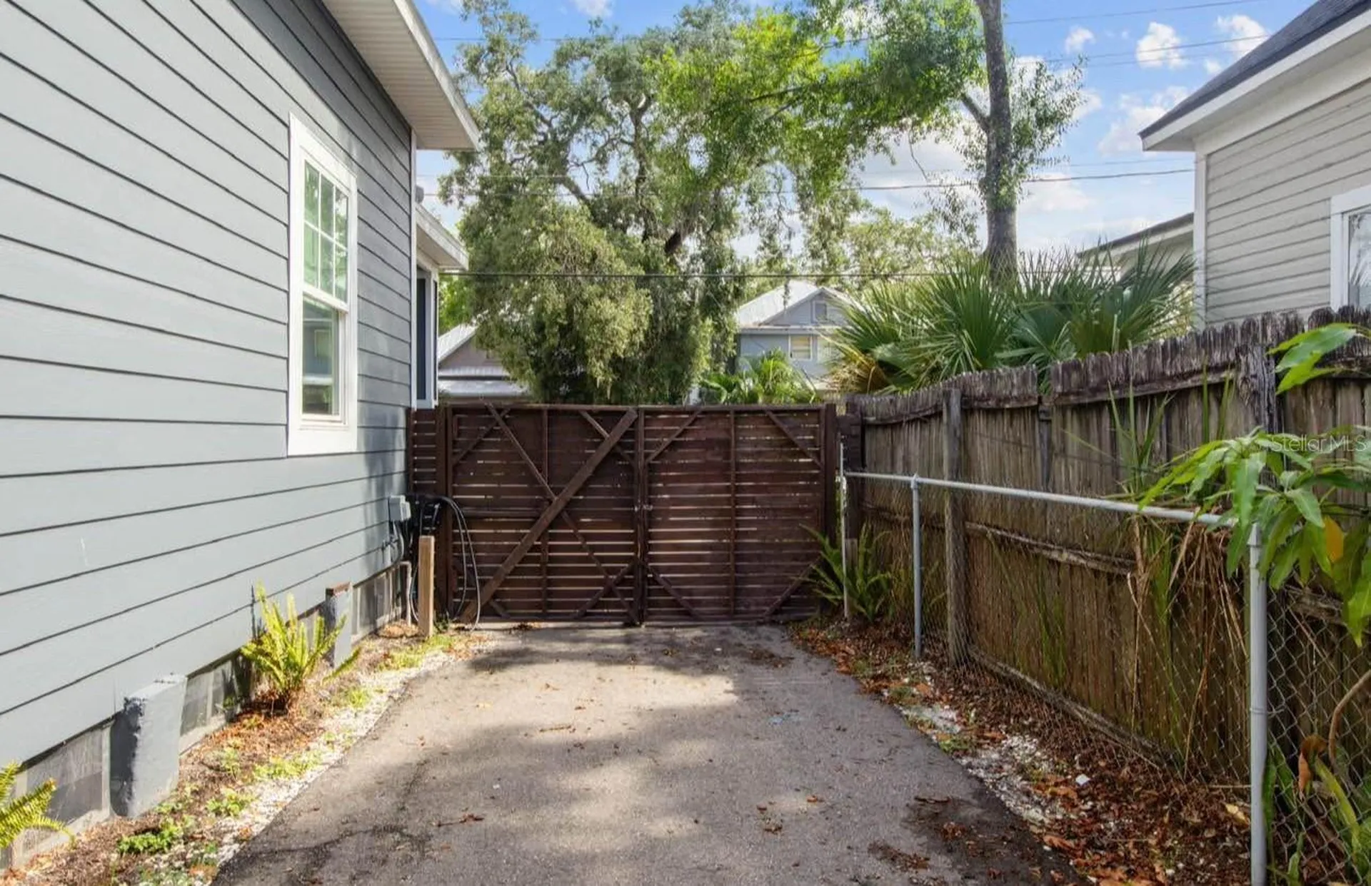 2330 W Saint Louis Street Tampa FL 33607