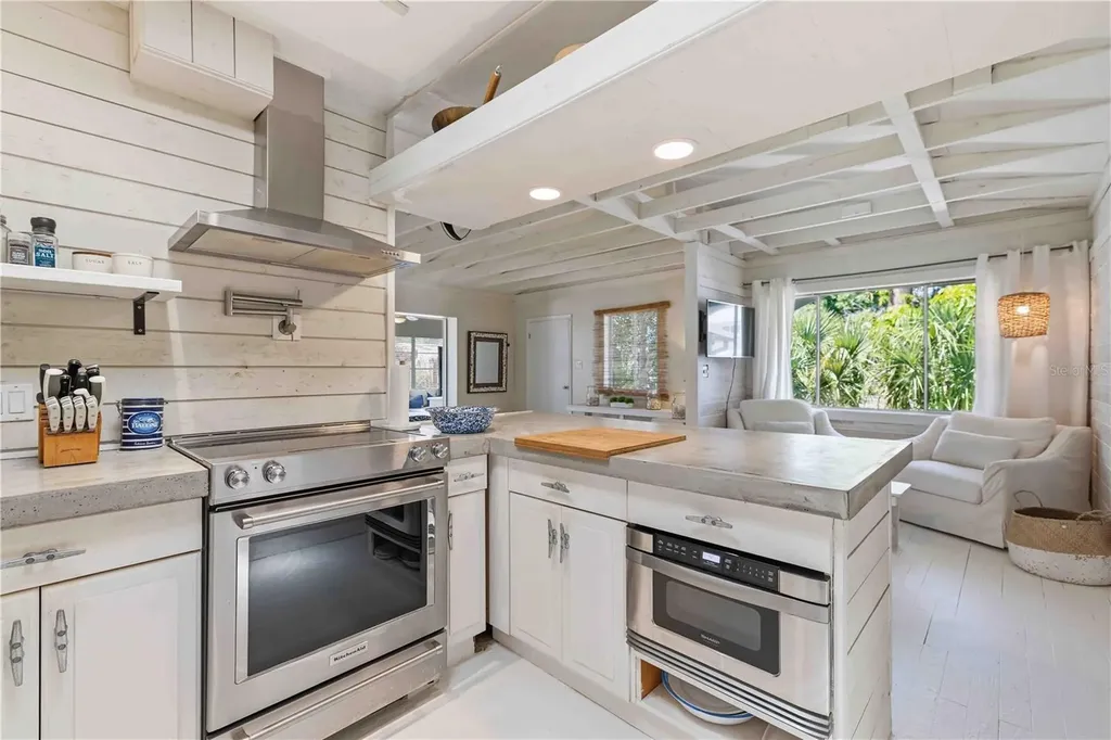 624 Bayshore Road Nokomis FL 34275