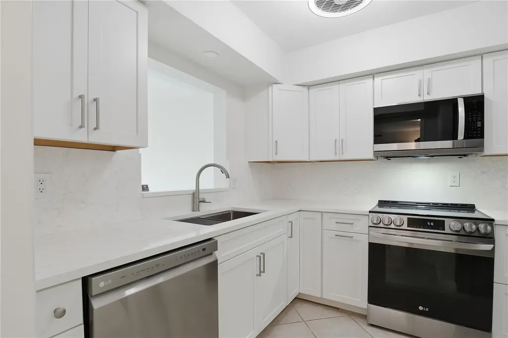 7860 Palm Aire Lane Sarasota FL 34243