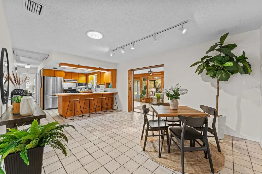 1502 Haven Bend Tampa FL 33613