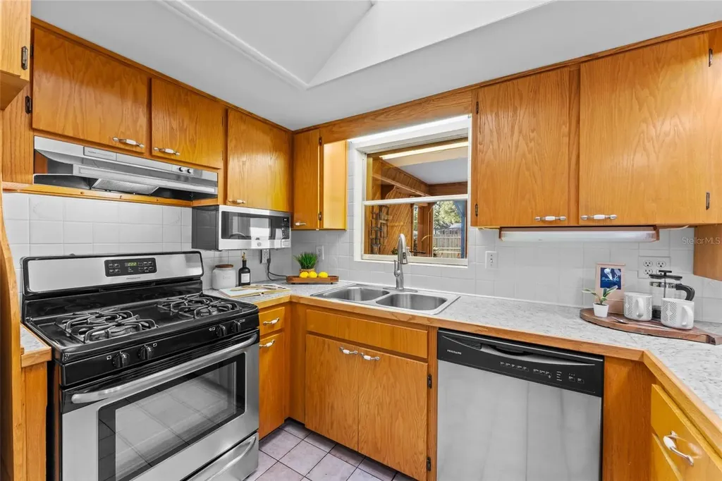 1502 Haven Bend Tampa FL 33613