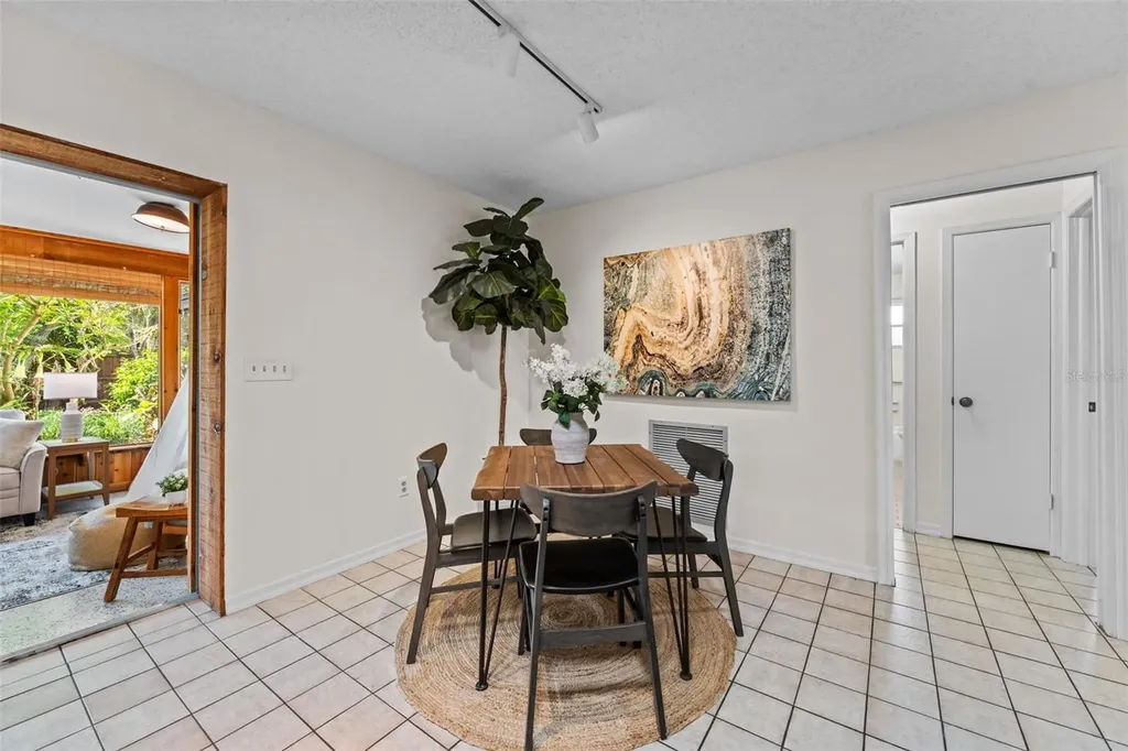 1502 Haven Bend Tampa FL 33613