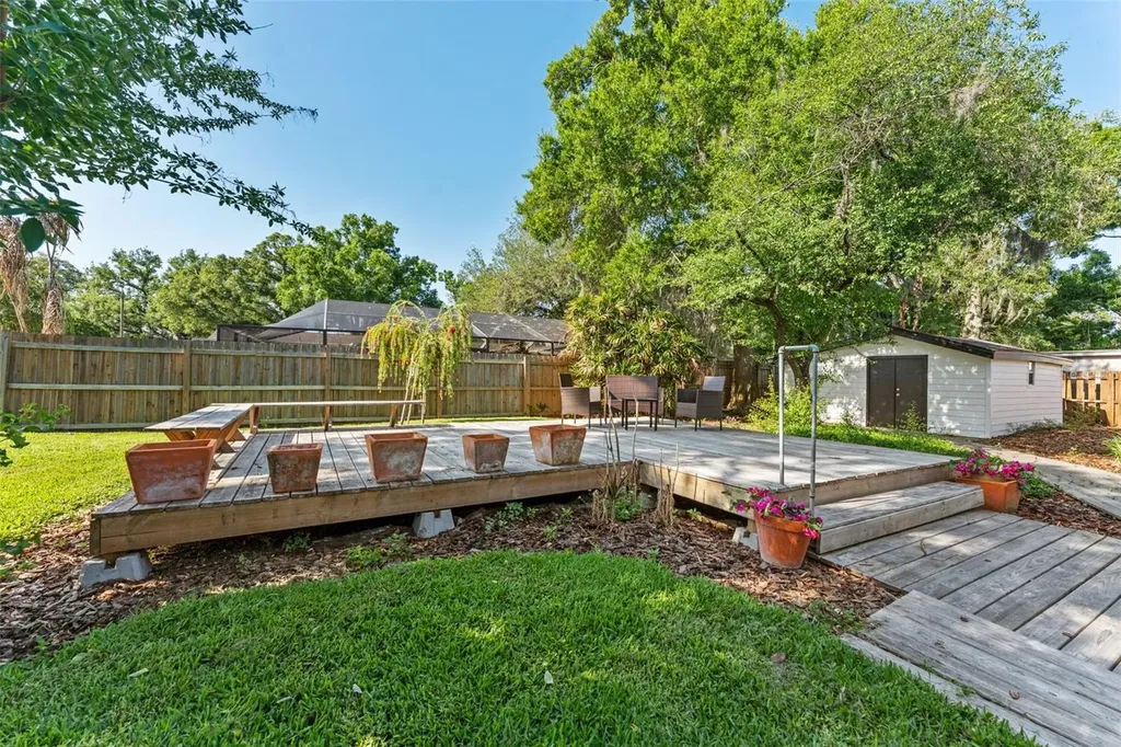 1502 Haven Bend Tampa FL 33613