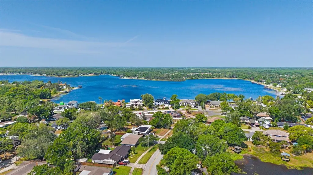 1502 Haven Bend Tampa FL 33613