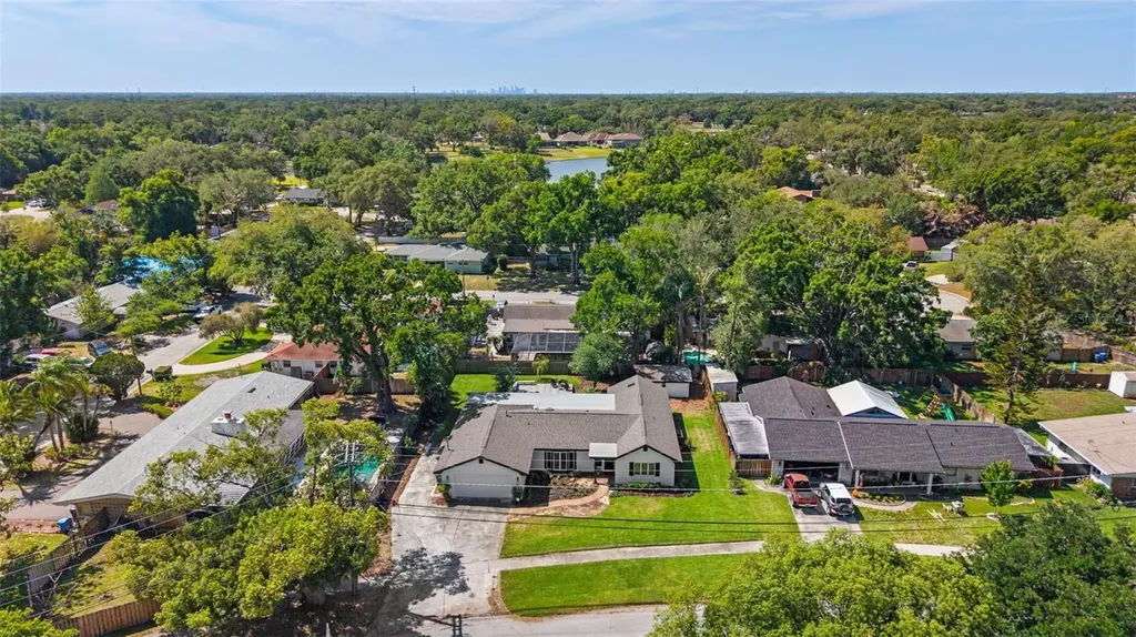 1502 Haven Bend Tampa FL 33613