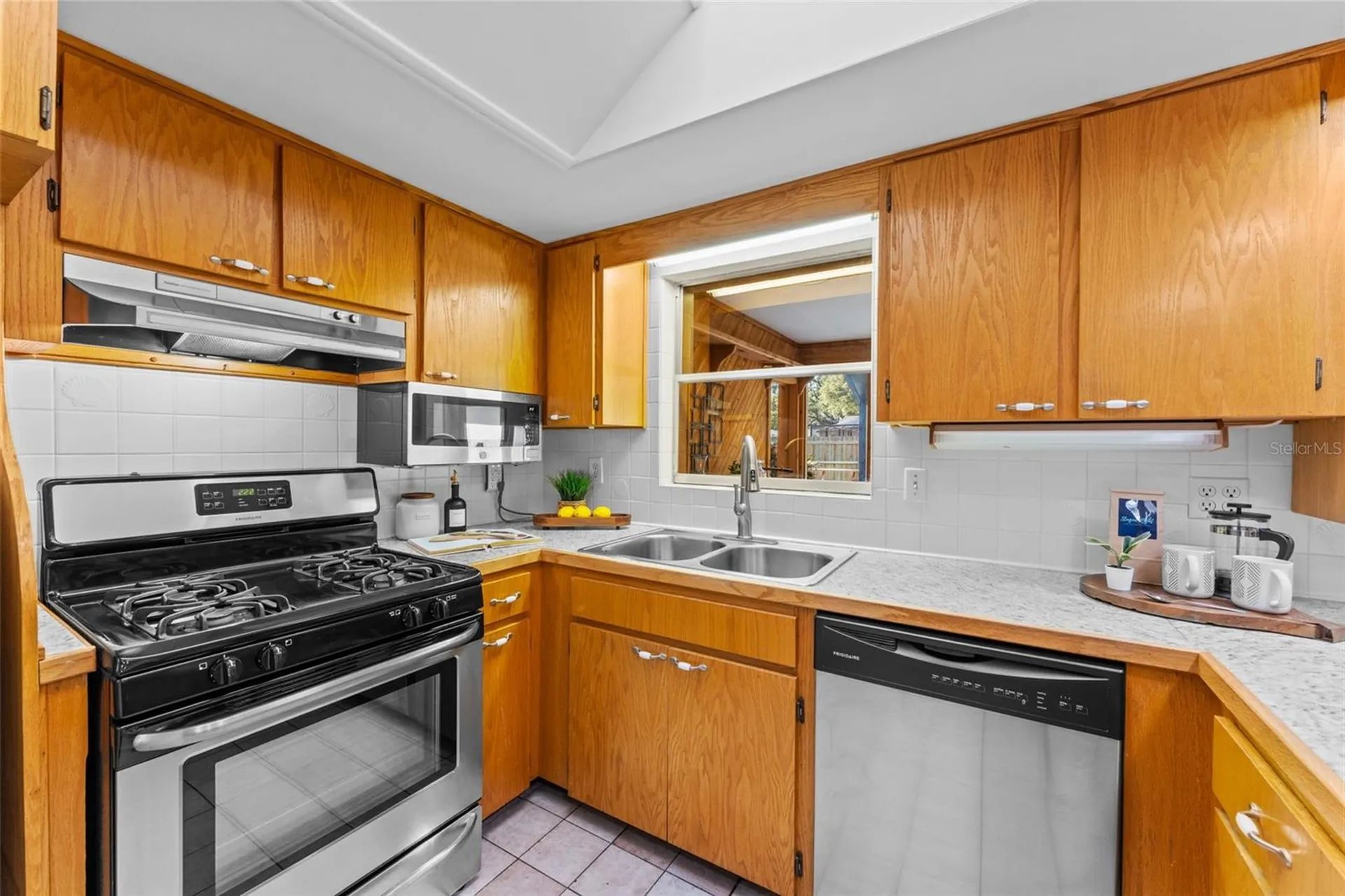 1502 Haven Bend Tampa FL 33613