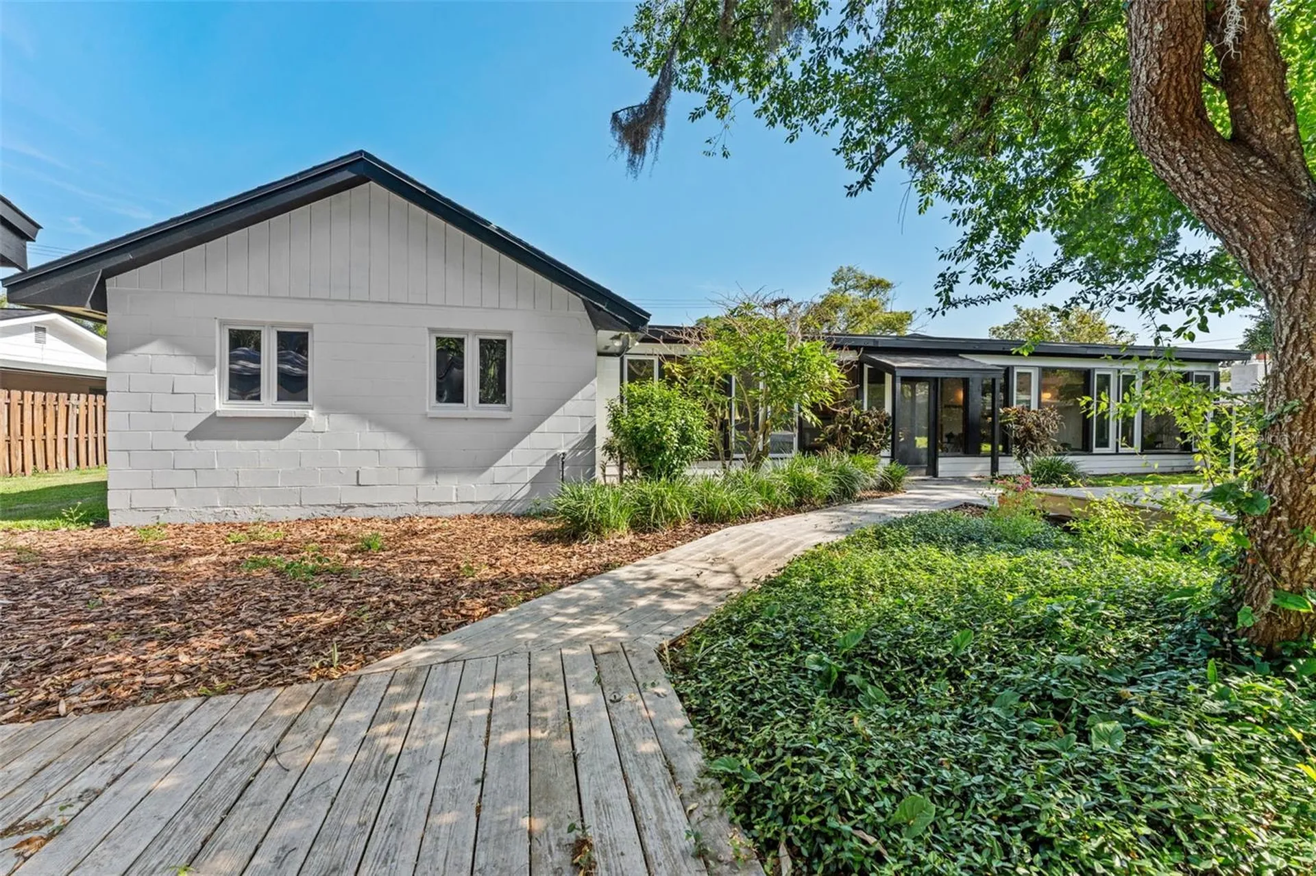 1502 Haven Bend Tampa FL 33613